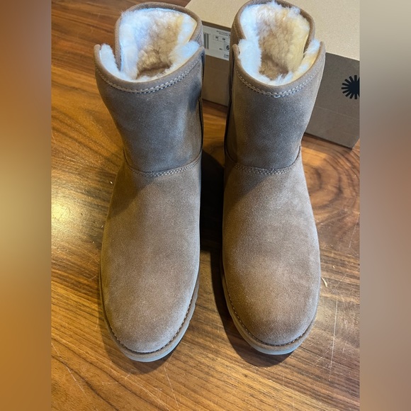 UGG Women's Classic Mini II Boot - Picture 2 of 7